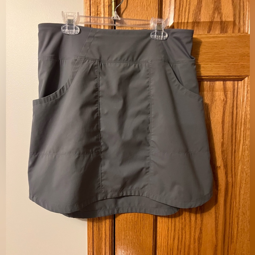 Patagonia women’s tech skort, small, gray
